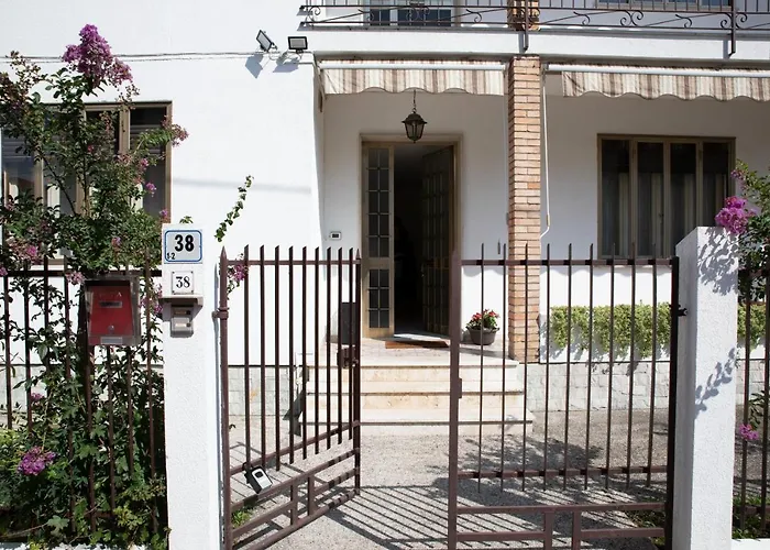 House Anna アパート