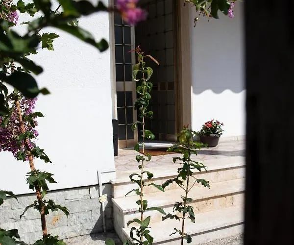 House Anna アパート メストレ