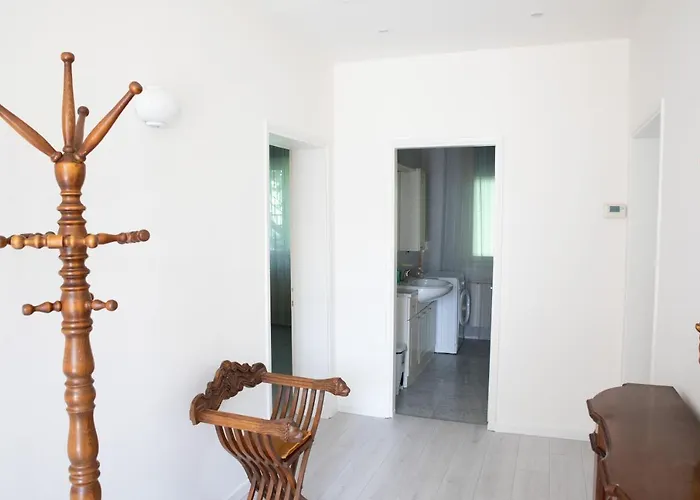 House Anna アパート メストレ