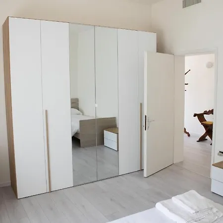 House Anna מסטרה